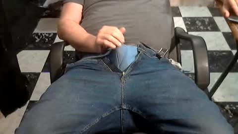 Snapshot of junkerdc1 chatting on 8, 4, 2026 junkerdc1 online show from 8, 4, 2026