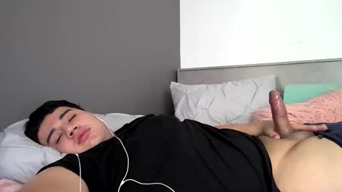 Snapshot of jus02 chatting on 3, 12, 2025 jus02 online show from 3, 12, 2025