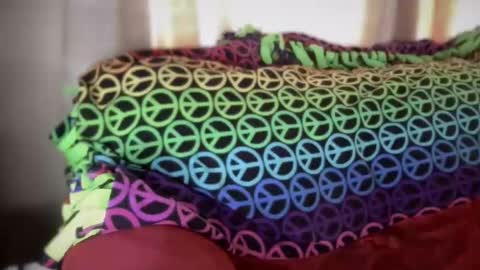 Flirty influncer online show from 1, 2, 2025