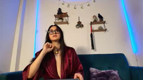 Snapshot of just_isa chatting on 9, 11, 2025 Isa y Luci online show from 9, 11, 2025