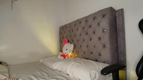 Snapshot of just_isa chatting on 10, 4, 2026 Isa y Luci online show from 10, 4, 2026