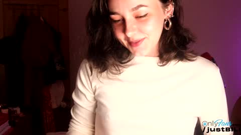 Snapshot of justbecauseiloveit chatting on 18, 12, 2024 Billie B William online show from 18, 12, 2024