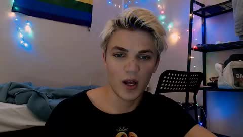 Snapshot of justin_cutie chatting on 4, 12, 2025 U bf Justin online show from 4, 12, 2025