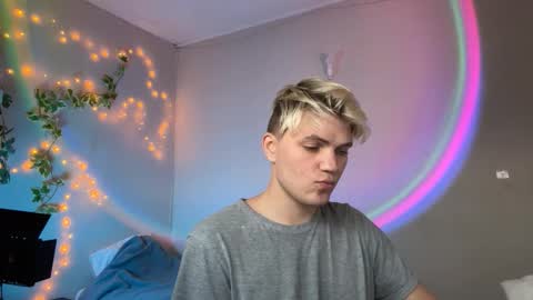 Snapshot of justin_cutie chatting on 16, 12, 2025 U bf Justin online show from 16, 12, 2025