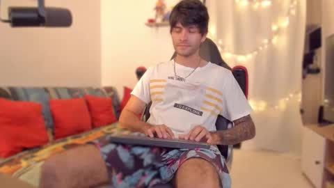 Snapshot of justin_stark1 chatting on 16, 12, 2025 Diego online show from 16, 12, 2025