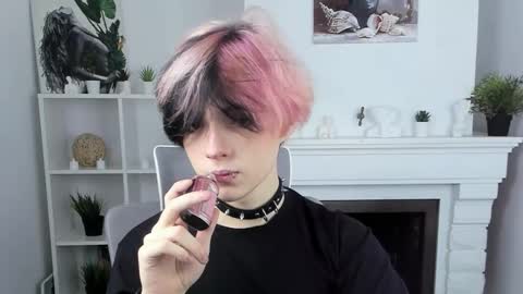 Snapshot of justin_twinkboy chatting on 12, 10, 2025 JUSTIN online show from 12, 10, 2025