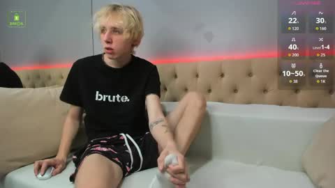 Snapshot of justinbyrd chatting on 28, 4, 2026 justTEEN online show from 28, 4, 2026