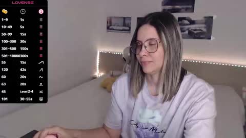 Snapshot of justmexy7 chatting on 17, 12, 2025 Julie online show from 17, 12, 2025