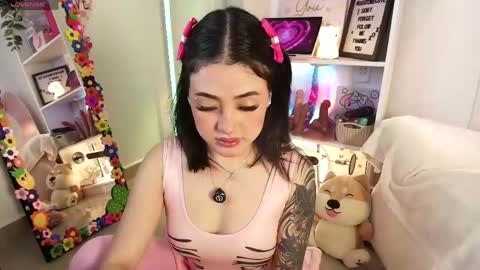 Snapshot of justonecute chatting on 23, 4, 2026 Emy online show from 23, 4, 2026