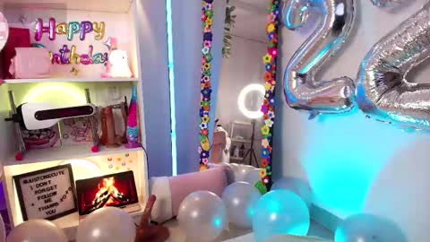 Snapshot of justonecute chatting on 8, 5, 2026 Emy online show from 8, 5, 2026