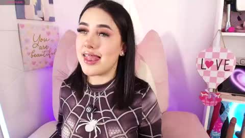 Snapshot of justonecute chatting on 19, 5, 2026 Emy online show from 19, 5, 2026