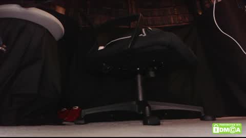 Snapshot of justshutupandwatch chatting on 8, 4, 2026 M. Dean online show from 8, 4, 2026