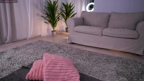 Snapshot of kaelisrose chatting on 8, 4, 2026 Rose online show from 8, 4, 2026