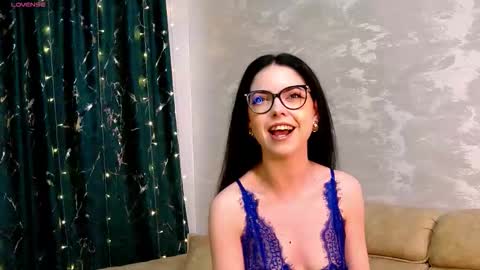 Kaila Lewis online show from 8, 1, 2026