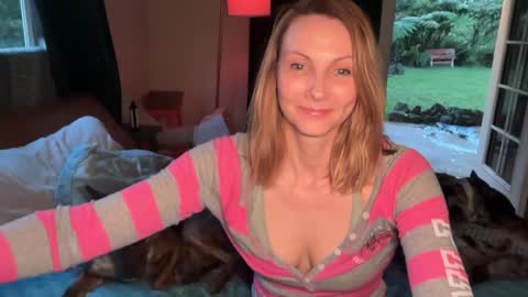 Snapshot of kaileeshy chatting on 4, 3, 2026 Kailee Smile online show from 4, 3, 2026