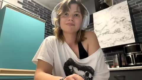 Snapshot of kaitlindumay chatting on 22, 6, 2026 I am Lee ntmu Lets hit 10 Thumbs Up together online show from 22, 6, 2026