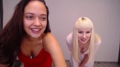 Kamilla blonde Karoline brunette online show from 15, 11, 2025