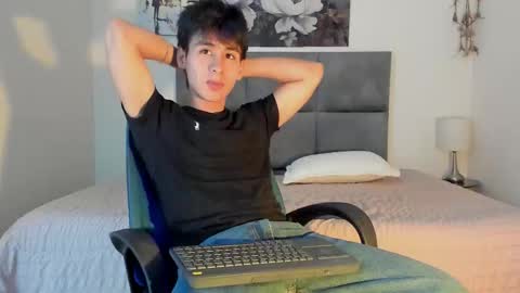 Snapshot of kaneky_07 chatting on 19, 10, 2025 dowglas online show from 19, 10, 2025