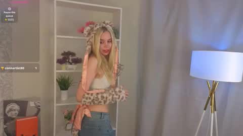 Snapshot of kaneshacornick chatting on 13, 10, 2025 Alice online show from 13, 10, 2025