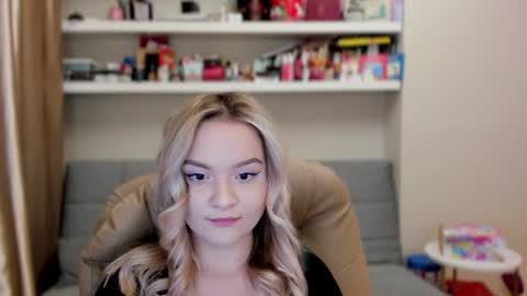 Snapshot of kara_smith_ chatting on 19, 6, 2026 Kara. Off from 15th till 24th of December online show from 19, 6, 2026