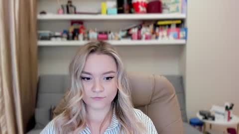 Snapshot of kara_smith_ chatting on 12, 7, 2026 Kara. Off from 15th till 24th of December online show from 12, 7, 2026