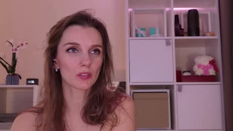 Snapshot of karamelsw chatting on 27, 3, 2026 Julia online show from 27, 3, 2026