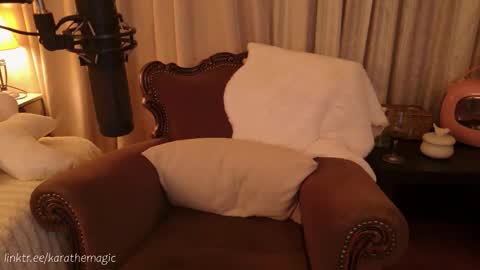 Snapshot of karathemagic chatting on 28, 11, 2025 I am here around 5am GMT karathemagic online show from 28, 11, 2025