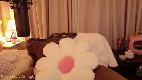 Snapshot of karathemagic chatting on 21, 12, 2025 I am here around 5am GMT karathemagic online show from 21, 12, 2025