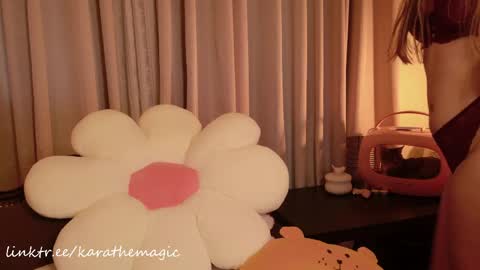 Snapshot of karathemagic chatting on 22, 3, 2026 I am here around 5am GMT karathemagic online show from 22, 3, 2026