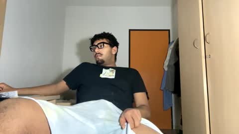 Snapshot of karim03larbi chatting on 4, 3, 2025 karim03larbi online show from 4, 3, 2025