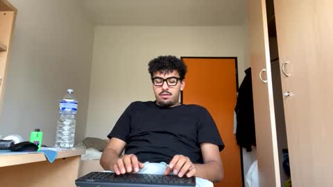 karim03larbi online show from 7, 3, 2025