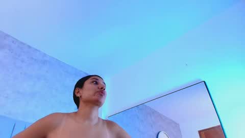 Snapshot of karla__ruiz chatting on 19, 10, 2025 Karla online show from 19, 10, 2025