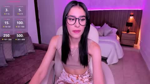 Snapshot of karlaa_james chatting on 10, 9, 2025 Karlaa  online show from 10, 9, 2025