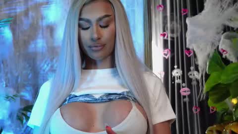 Snapshot of karlabart chatting on 27, 10, 2025 KarlaBart online show from 27, 10, 2025