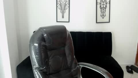 Snapshot of karlye_hot chatting on 4, 1, 2025 KARLYE online show from 4, 1, 2025