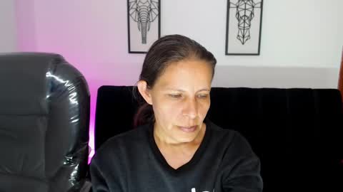 Snapshot of karlye_hot chatting on 4, 2, 2025 KARLYE online show from 4, 2, 2025