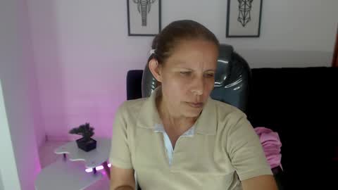 Snapshot of karlye_hot chatting on 19, 2, 2025 KARLYE online show from 19, 2, 2025