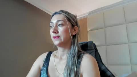 karlyy_ online show from 18, 11, 2025