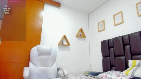 Snapshot of karol_bustamante chatting on 15, 10, 2025 Karol online show from 15, 10, 2025