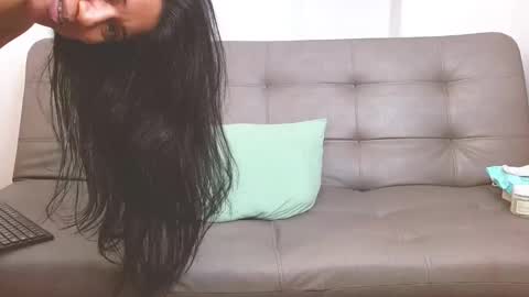 karolina  online show from 2, 3, 2025