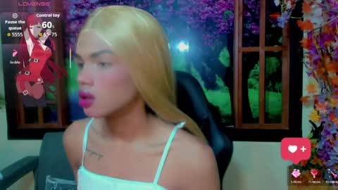 Snapshot of karol_vanessa__ chatting on 15, 4, 2026 karol Vanessa online show from 15, 4, 2026