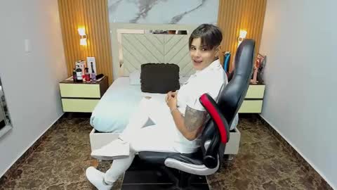 Snapshot of karolandluna chatting on 30, 10, 2025 Karol and Luna online show from 30, 10, 2025