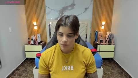 Snapshot of karolandluna chatting on 4, 11, 2025 Karol and Luna online show from 4, 11, 2025