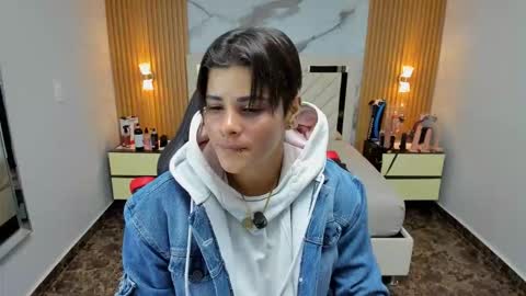 Snapshot of karolandluna chatting on 28, 11, 2025 Karol and Luna online show from 28, 11, 2025