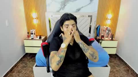 Snapshot of karolandluna chatting on 15, 12, 2025 Karol and Luna online show from 15, 12, 2025