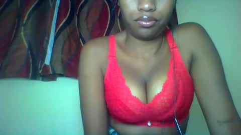 Snapshot of karoliee chatting on 7, 6, 2026 karoliee online show from 7, 6, 2026