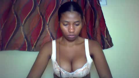 Snapshot of karoliee chatting on 18, 6, 2026 karoliee online show from 18, 6, 2026