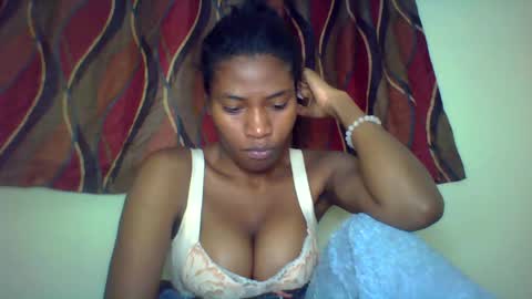 Snapshot of karoliee chatting on 5, 7, 2026 karoliee online show from 5, 7, 2026