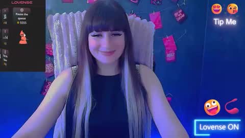 Snapshot of karolina_mia chatting on 7, 5, 2026 Caroline online show from 7, 5, 2026