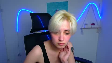 Snapshot of karolinabloom chatting on 1, 5, 2026 Karolina online show from 1, 5, 2026